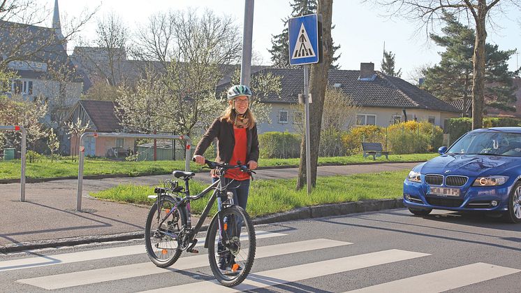 Um auf dem Zebrastreifen als Fußgänger zu gelten, müssen Radler absteigen. Foto: ARCD