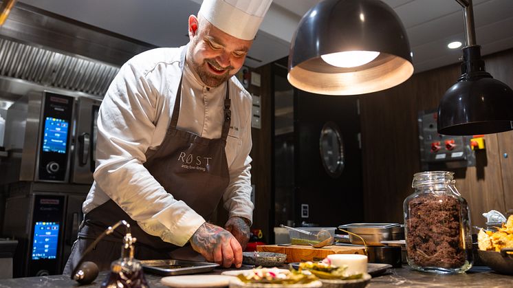 Head Chef Douglas Spiik preparing food for Hurtigruten's guests onboard MS Trollfjord's fine dining restaurant Røst