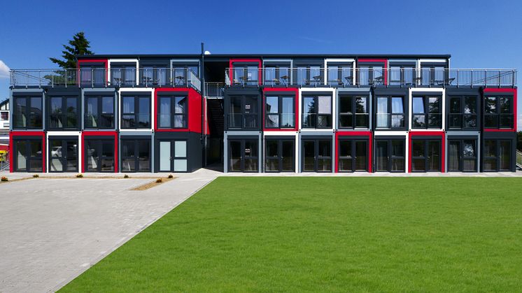 Architektur und Farbkonzept vom Snooze Campus versprechen hohen Wohnkomfort – ganz mobil. Foto: Algeco / freier Architekt BDA Jens J. Ternes, Koblenz.