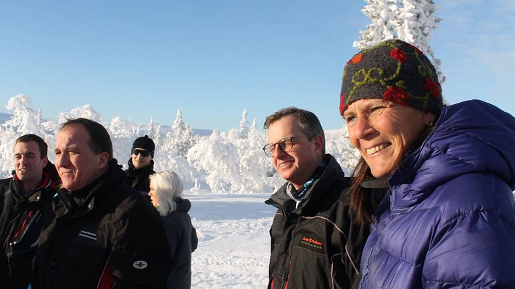 Storhogna Högfjällshotell & Spas platschef, Anna Hansson tillsammans med Statsministern och Näringsministern 