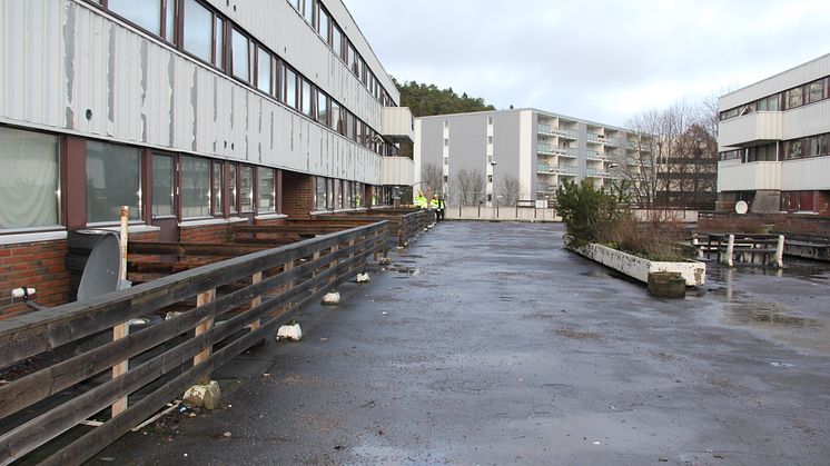 Før-bilde: Slik så fasaden i Johan Scharffenbergs vei 105 ut før rehabilitering.