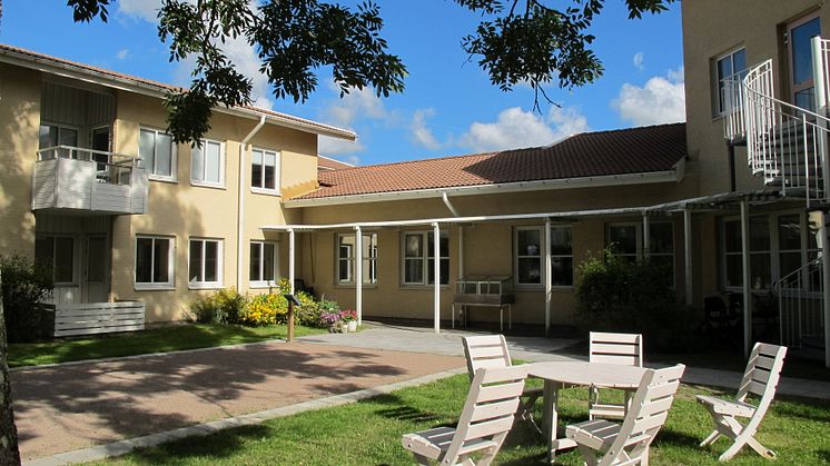 Rosenlund boulebana mot huset