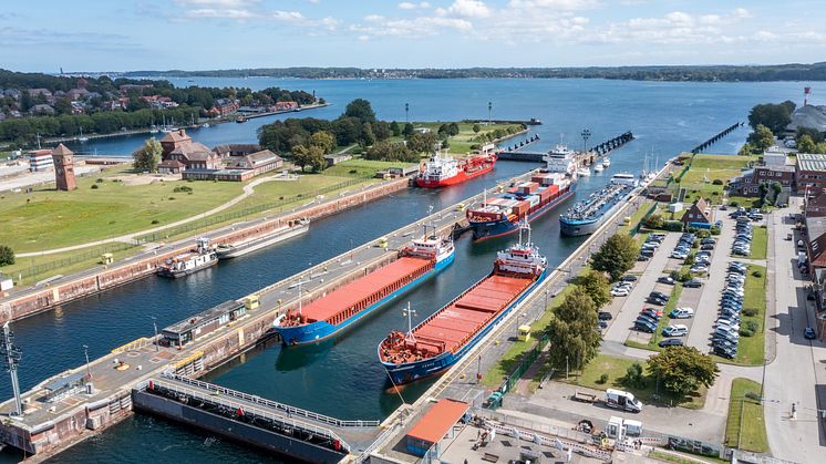 Aussichtsplattform Schleuse NOK.jpg