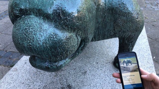 MKB Konst är en app med 39 offentliga konstverk utmärkta på en karta över hela Malmö.  Ladda ned appen och ge dig ut på upptäcktsfärd (finns där appar finns)!