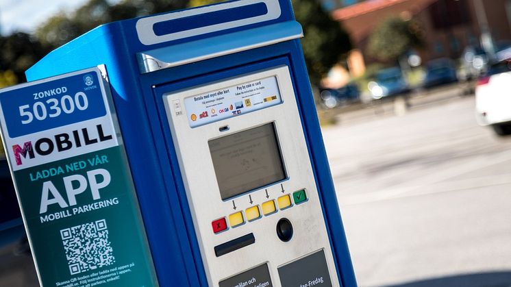 Parkeringsautomaterna på de kommunala parkeringsplatserna ersätts med sms- och appbetalning