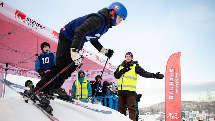 250112-SST-Vännäs-åkare-start-foto-Mathias-Ekholm.jpg