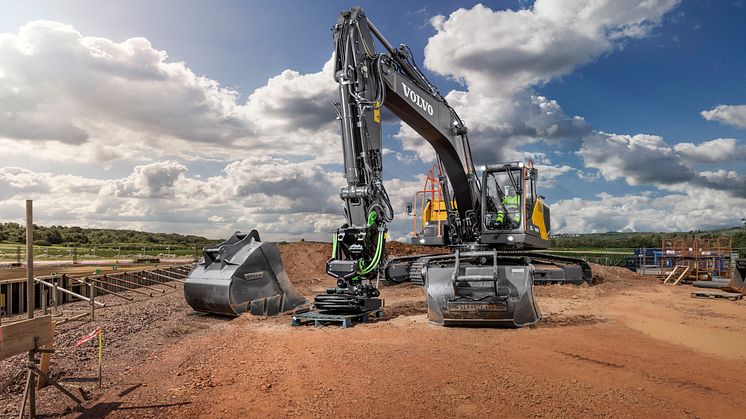 Volvo EC250E och EC300E - tiltrotator och redskap
