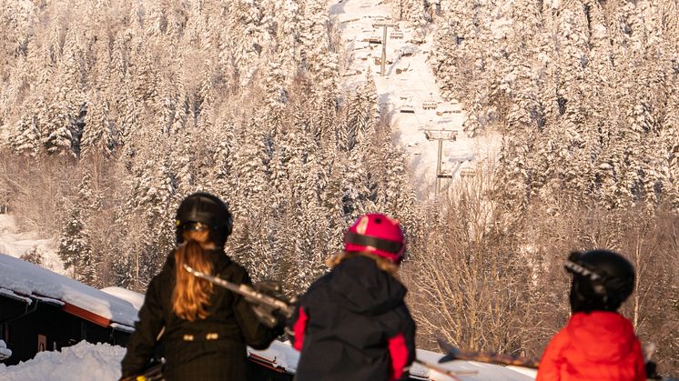 Bara en kort promenad från skolan till Järvsöbacken