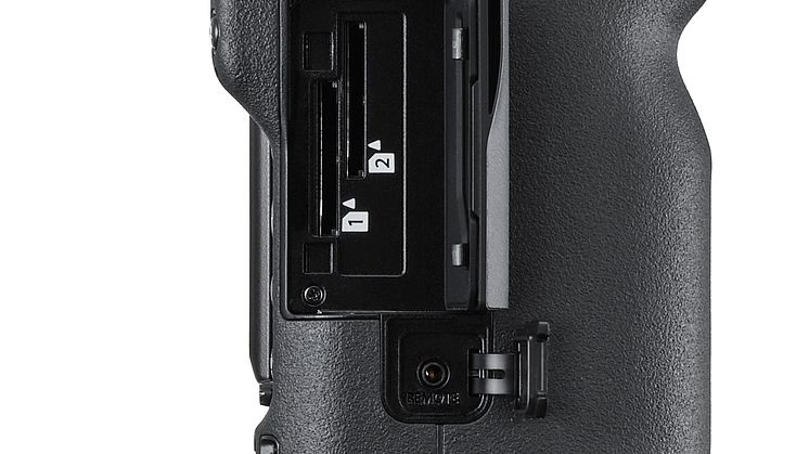 GFX 100 Right side with EVF Covers Open