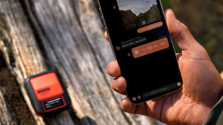 inReach Messenger Plus, w. mobile.jpg