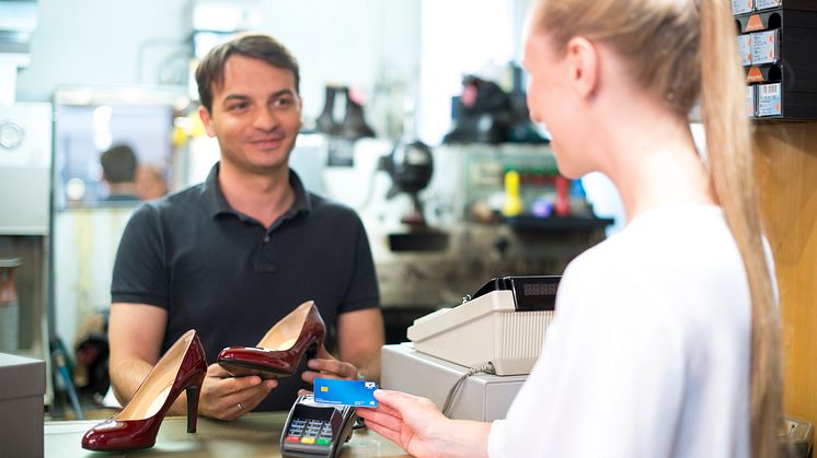 Mehr als 40.000 Terminals akzeptieren bereits kontaktloses Bezahlen mit Visa und V PAY