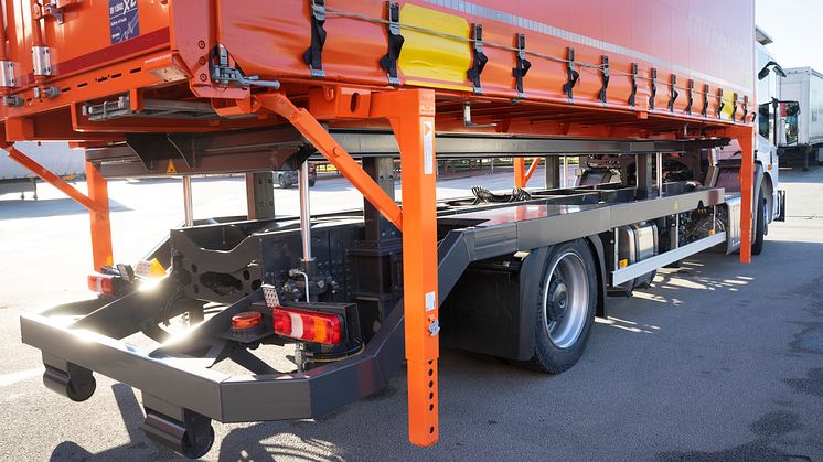 Serienfähiger Paul Wechselbrückenhubwagen (Hofumsetzer) auf Basis des MB Econic mit Parallelhubsystem