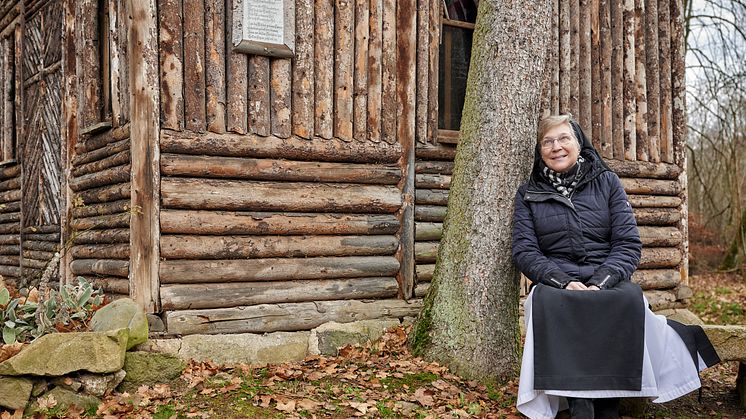  Waldsassen: l'abbesse Laetitia Fech devant une chapelle en bois du monastère de Waldsassen dans le Haut-Palatinat