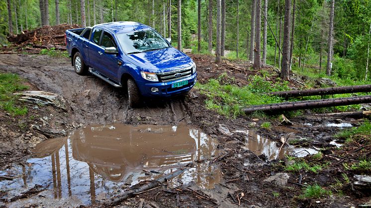 Nye Ford Ranger tar seg frem i all slags terreng.