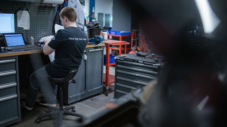 Alle mekanikere i Sulland-gruppen sertifiseres i Varme arbeider. Trainors e-læringskurs sørger for god kvalitet og effektiv kursadministrasjon. Foto: Sulland