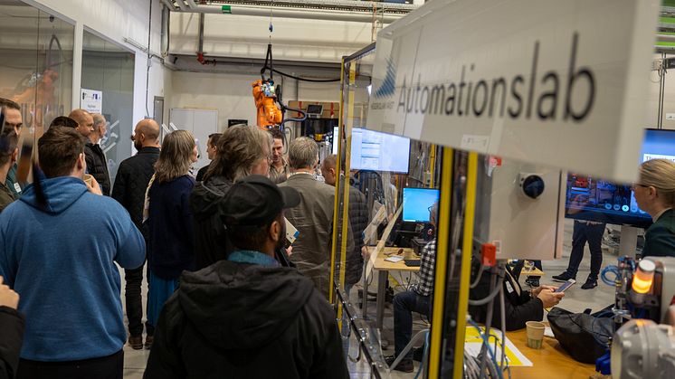 I minglet möttes branschkollegor, forskare, leverantörer och studenter för att diskutera och ta del av nya tekniklösningar och tjänster. Foto: Jimmy Delwér, Innovatum Science Park.