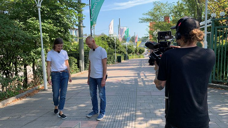 Ylva Berglund och Håkan Strömberg under inspelningen av "Hur hamnade vi här? - tio filmer om Göteborgs historia". Foto: Emma Backman