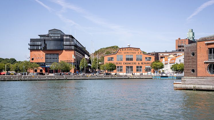 exteriör-ehallen-front-fromwater web