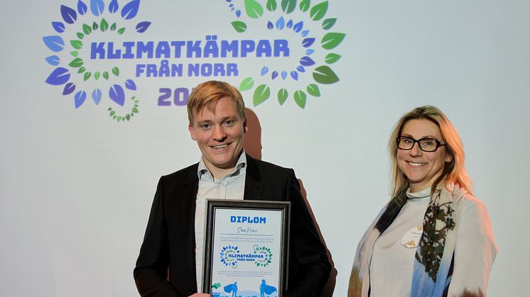 Två glada klimatkämpar – David Lundman och Ulrika Hagman, båda från SunPine, efter prisutdelningen av Klimatkämpar i norr på Carion Sense i Luleå.