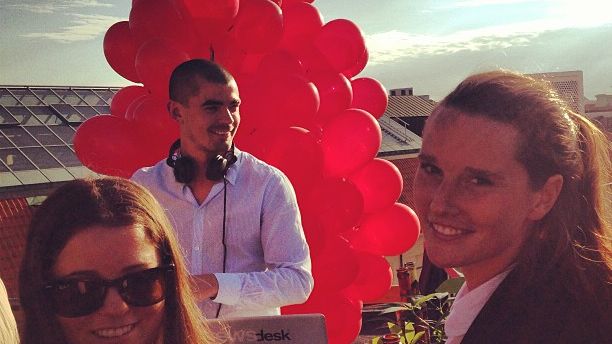 Ballongsläpp, liveband & strålande sol – Vi på Mynewsdesk tackar alla som kom på vår årliga AW!