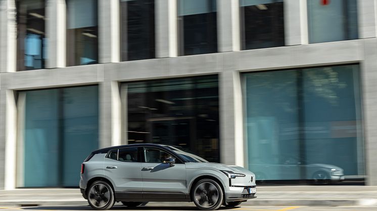 Volvo_EX30_VapourGrey