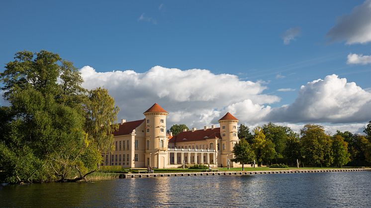 Inspirationsquellen der theaterliebenden Preußenprinzen Friedrich und Heinrich und deren weitreichende Einflüsse auf die europäische Theaterwelt kann man in Schloss Rheinsberg sehen. Foto: TMB-Fotoarchiv/Yorck Maecke.