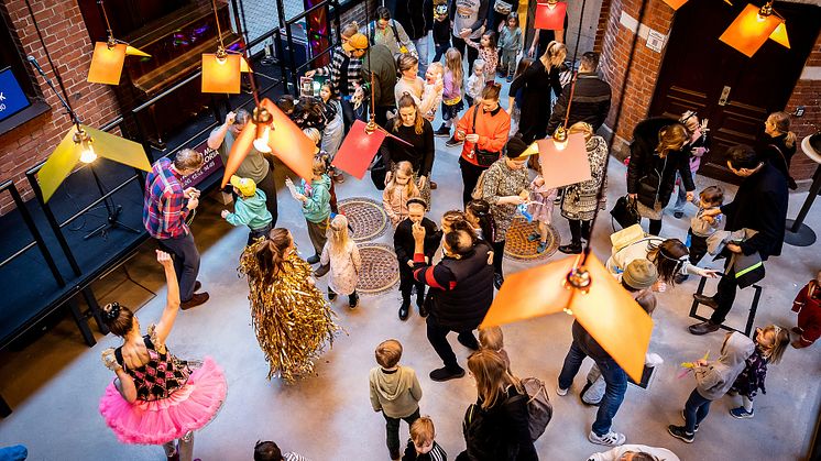 Disco på innergården! Foto Jenny Baumgartner