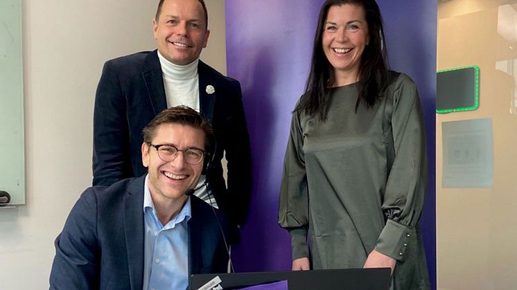 Ambita holder digitalt kurs for eiendomsmelgere. Odd Inge Olsen (tv), Maria Strand (th) og Dag Øyvind Lien (foran)