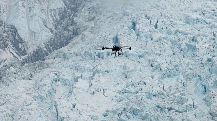 DJI FlyCart 30-Across the icefall 2.jpg