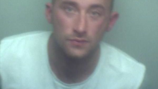 Window tapping tobacco smuggling duo jailed