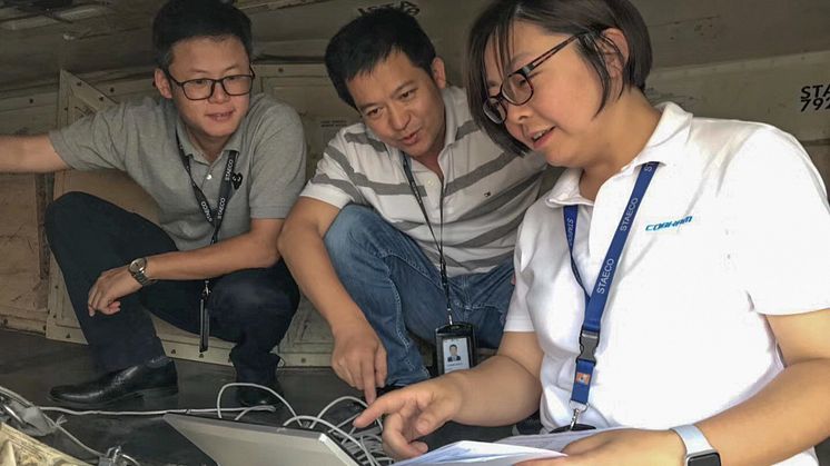 Hi-res image - Cobham SATCOM -  Cobham sales engineer Ying Cui helps configure the AVIATOR 300D terminal with Shenzhen Airlines