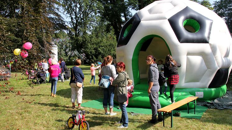 Tag der offenen Tür im Kinderhospiz: Bärenherz-Familienfest lockt mehr als 1.500 Besucher in den Kees’schen Park