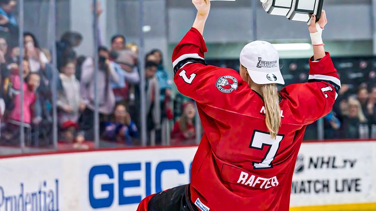 Den anerkendte canadiske ishockeyspiller Tatiana Rafter bliver cheftræner for Hvidovre Ishockey Klubs kvinder 