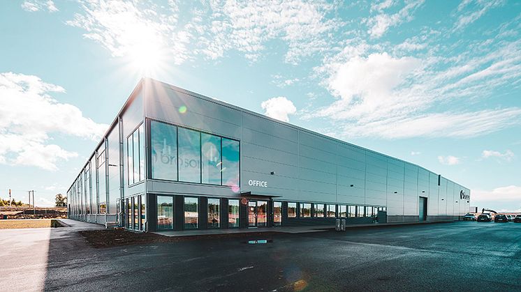 Logistik- och produktionsanläggningen för Broson Steel i Vårgårda är en av de tre som gått vidare till finalen Årets Bygge 2023.