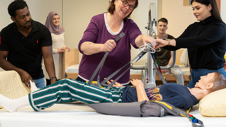 An der Hephata-Akademie für soziale Berufe in Schwalmstadt absolvieren jährlich etwa 60 Menschen eine Ausbildung in der Pflege. Nun bietet die Hephata-Berufshilfe einen zusätzlichen Stützunterricht für Auszubildende mit Sprachschwierigkeiten an. 