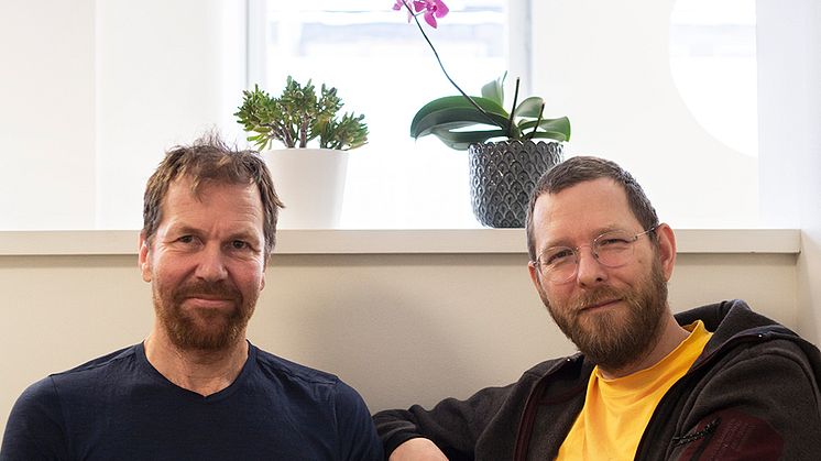Jonas Nilsson och Mikael Mildén har arbetat i ett år med det första numret av Äldre i Centrum Vetenskapligt supplement. Foto: Mai Engstöm.