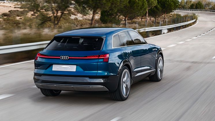 Audi e-tron quattro concept - dynamic rear right