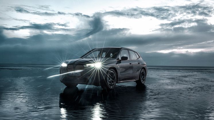 BMW tuo CES-messuille ensi kertaa iX M60 -sähköauton ja väriä vaihtavan auton