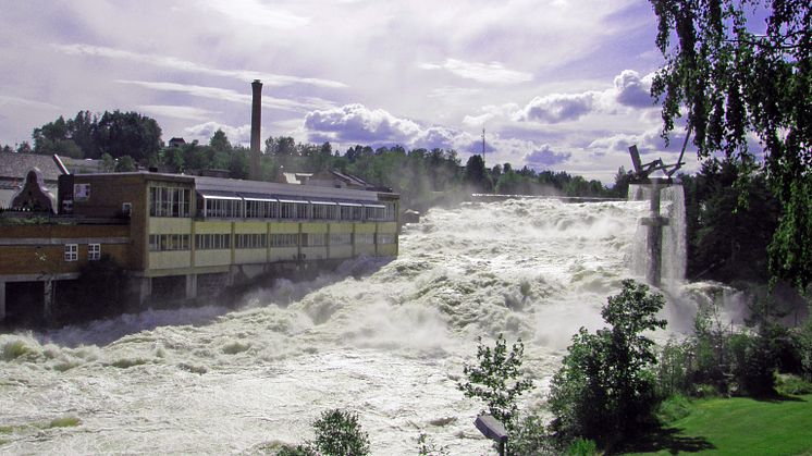 Honefossen_Foto-T-Bjornstad-Wikipedia.jpg