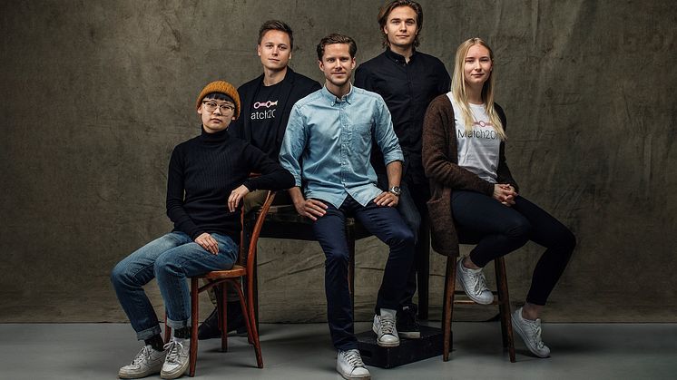 Match2one-gänget. Stående: Ted Sahlström, Mosse Sahlström. Sittande: Hong Yu, Mikael Kreuger och Helena Stening. Foto: Photographer Charlie Bennett.