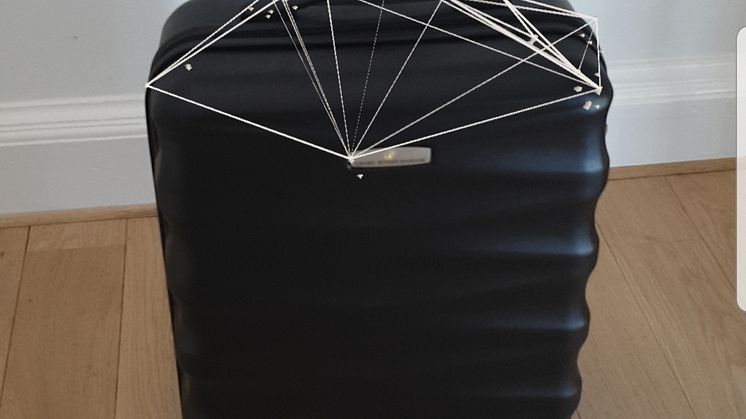 Momondo_AR Carry-On Checker in use