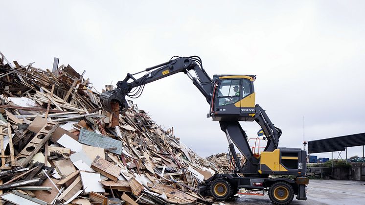 Volvo EW200E MH materialhanterare på Månsemyr