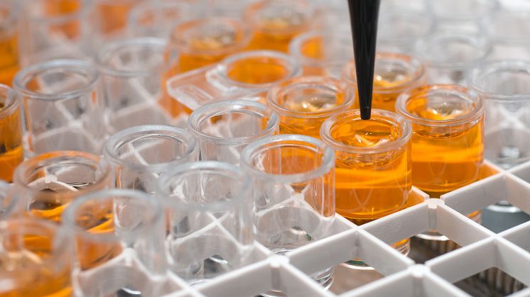 Sverige behöver stärka förutsättningarna för hälso- och sjukvården att kunna prioritera forskning och fortsatt samarbeta med den världsledande life science-forskning som bedrivs inom näringslivet och akademin.