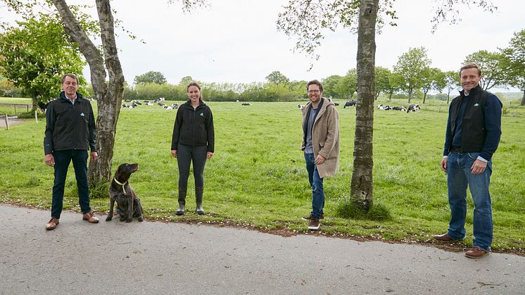 Walter Lausen (Landwirt und Mitglied im Arla Aufsichtsrat), Marlen Biß (Arla Landwirtin) Jan Philipp Albrecht (Landwirtschaftsminister, Schleswig-Holstein), Kasper Nielsen (Direktor Kommunikation & Nachhaltigkeit, Arla), v.l.n.r.