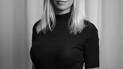 Malena Kirs medverkar i novellsamlingen Kära Mamma med novellen Vägskäl.