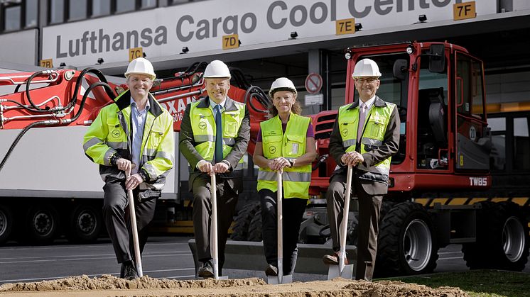  l.t.r.: Jörg Bodenröder Senior-Director of Handling Specials Products, Sören Stark, Board Member Operations, Karin Krestan, Head of Process & Operations Team and Mohammad Ali Seiraffi, Vice President of Handling Frankfurt