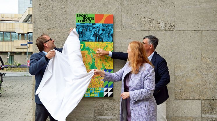 Enthüllung der Wandtafel zur Station 17 - Foto: Sophie Weinhold
