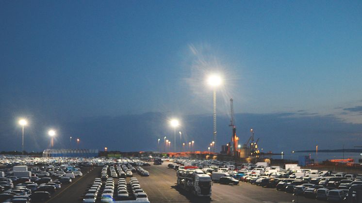 Halmstad Hamn miljösatsar med LED mastbelysning på biluppställningsyta