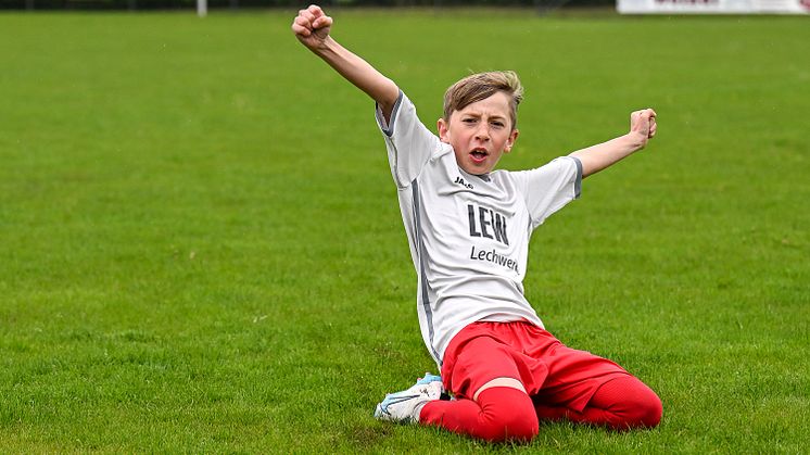 Finn Schaich jubelt im neuen Trikot (SC Bubesheim)
