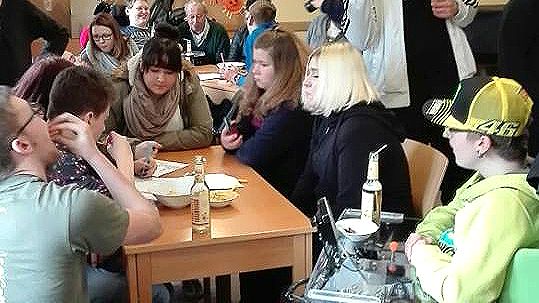 Geschwisterbegleitung im Kinderhospiz Bärenherz: Kinder begeistern sich für Hip-Hop-Projekt & Rage Room